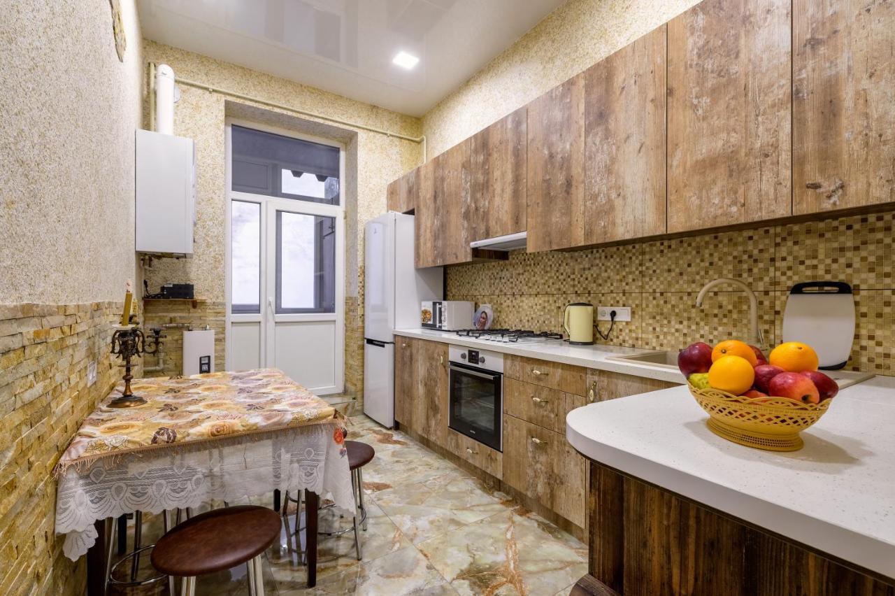Noviy Svit 4 Apartments Lemberg Exterior foto